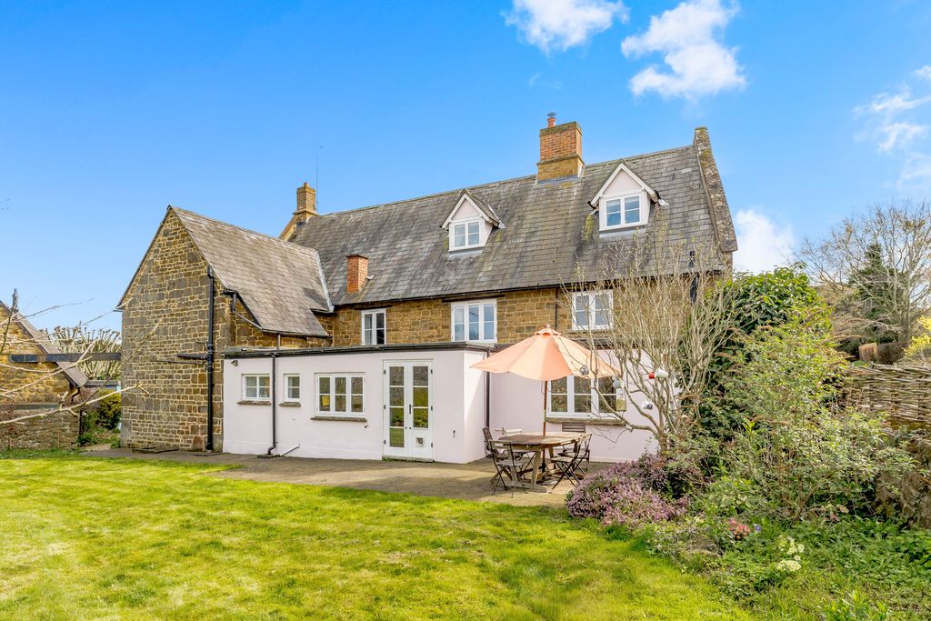 Banbury Road North Newington